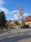 Kácení bříz vedle budovy obecního úřadu