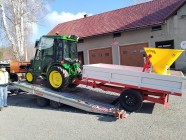 Traktor na celoroční údržbu v obci